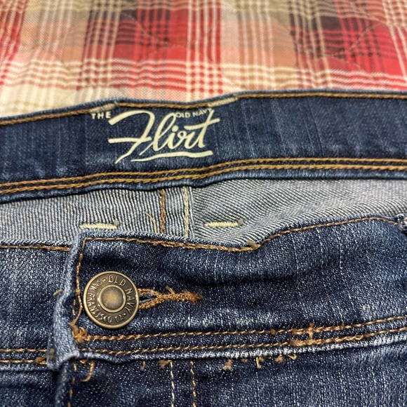 Old Navy Flirt Capri’s - Picture 3 of 7